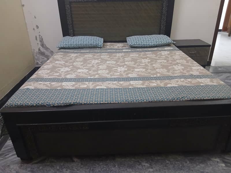Bed with matres 0