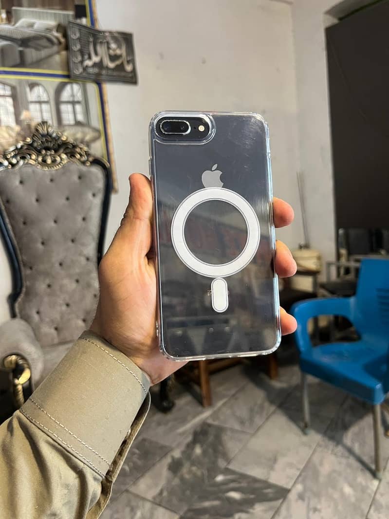 Apple iPhone 8 Plus 0