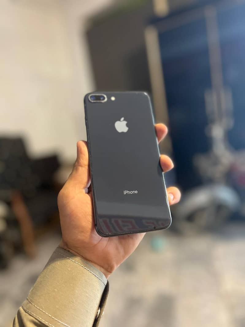 Apple iPhone 8 Plus 1
