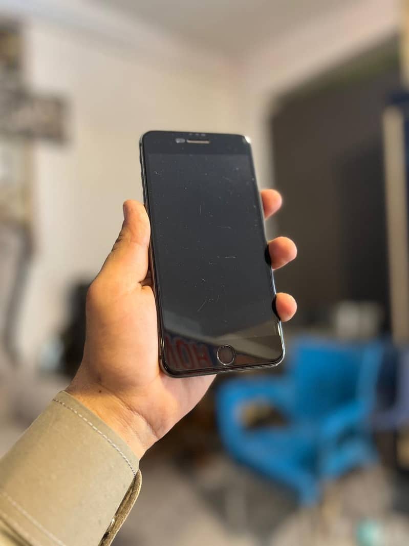 Apple iPhone 8 Plus 3