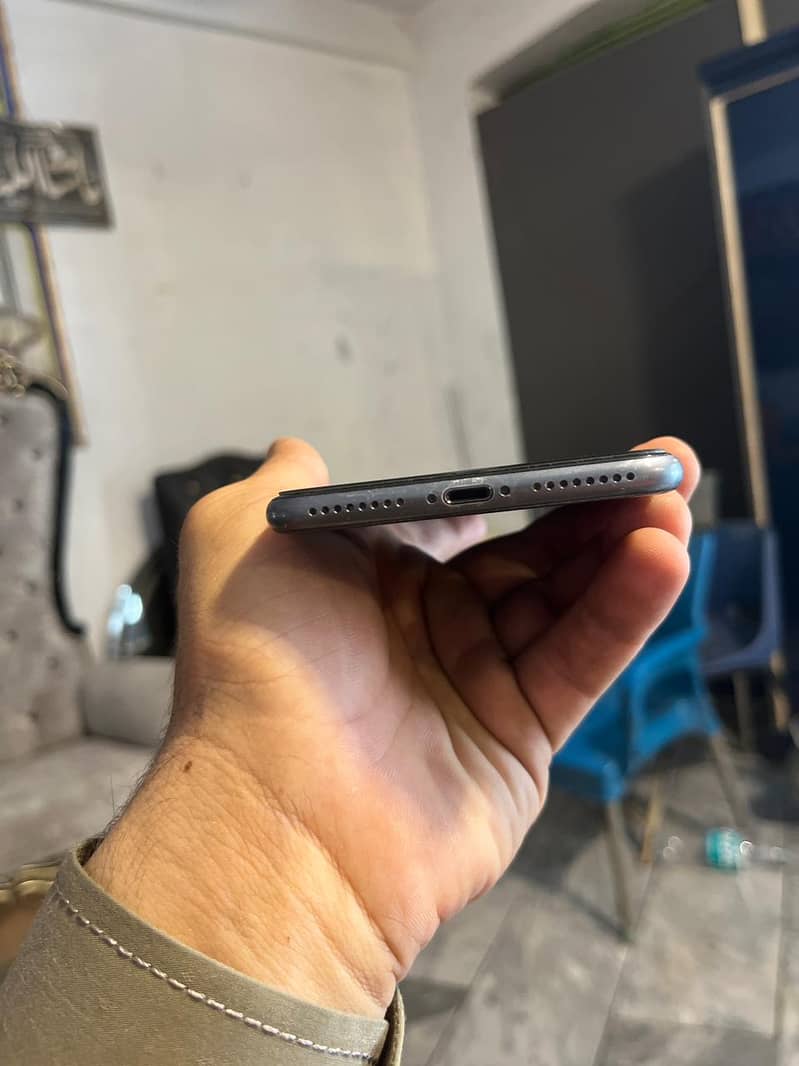 Apple iPhone 8 Plus 4