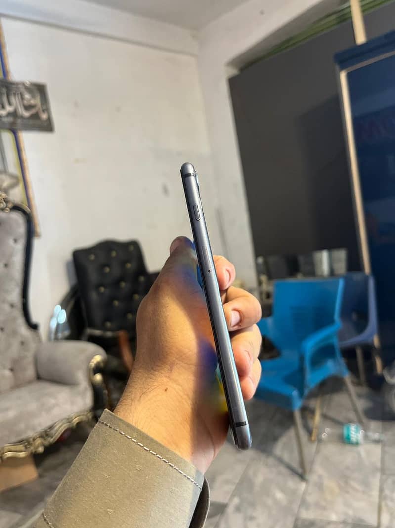 Apple iPhone 8 Plus 5