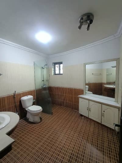 AHMED ASSOCIATES OFFERS 1 KANAL UPPER PORTION FOR RENT IN PCSiR PHASE 2 NEAR TO SHUKAT KHANUM HOSPITAL LAHORE.