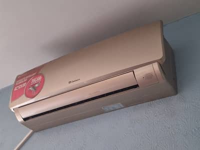 Very less used excellent good condition 1.5 ton dawlance split ac