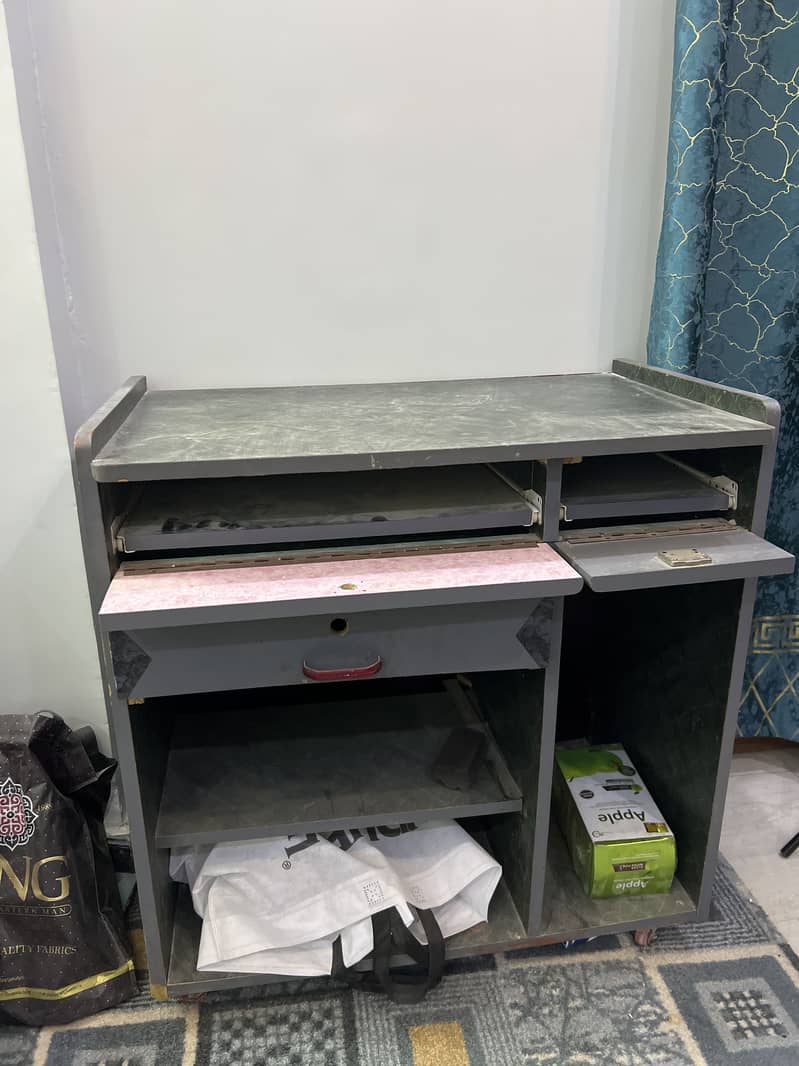 Computer Table 0