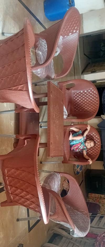 5 chairs and 1 foldable char pai