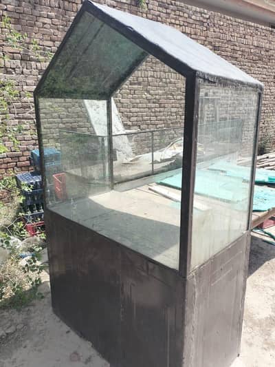 Glass counter
