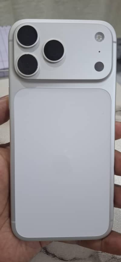Iphone 17 pro max 256 JV 10/10 99 health 143 cycle