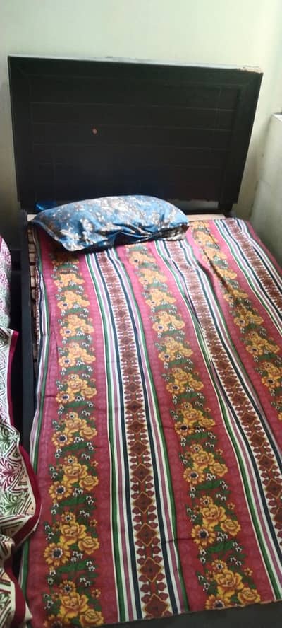 single bed for sell in good condition