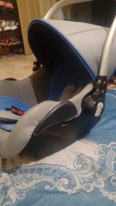 Car Seat and carry cot for kids