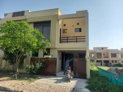 5 MARLA DOUBLE UNIT USED RENOVATED HOUSE 2 KITCHEN FOR SALE OUTSTANDING LOCATION