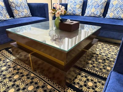 selling 7 seater sofa set  with center table condition  1 year used