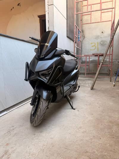 Revoo E52 (2025 Model) – Like New Premium Electric Scooter for Sale