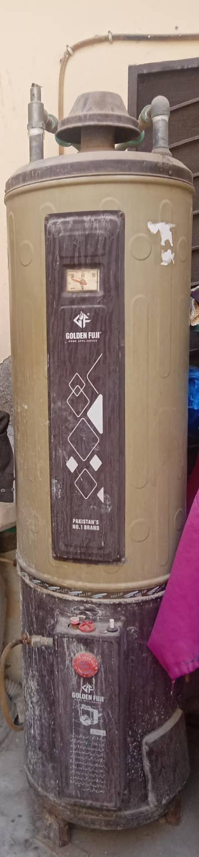 Geyser 35 gallon , automatically off/on