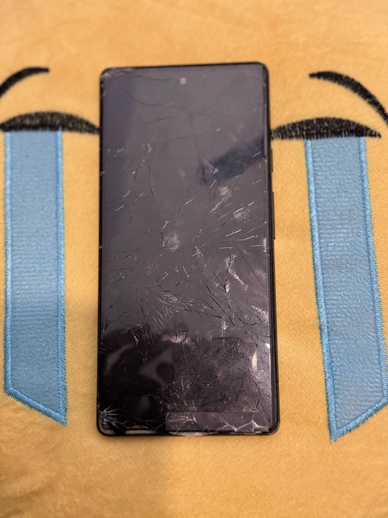 Pixel 6a panel damage 3