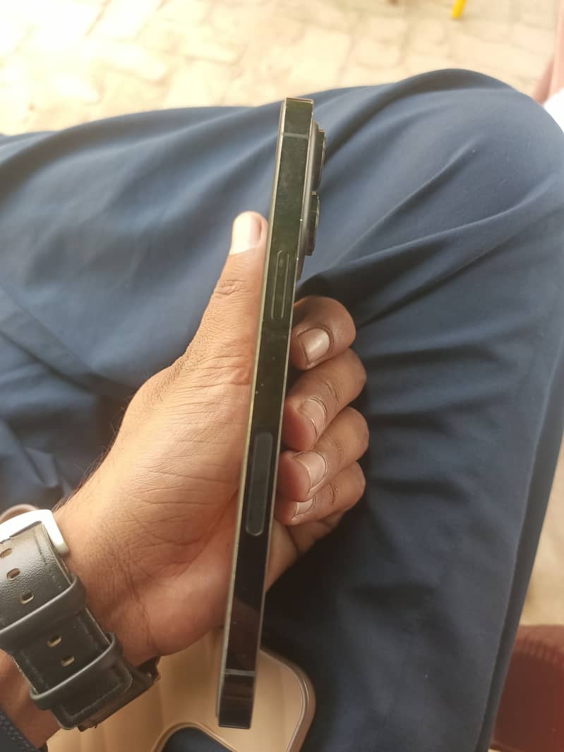 Iphone 14pro max 4