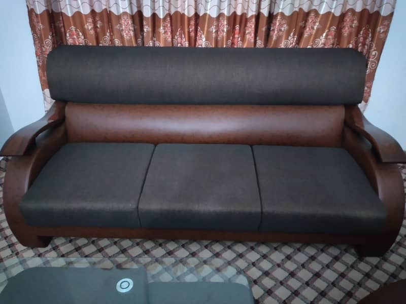 Stylish & Comfortable Sofa Set with Table 2