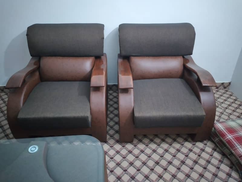 Stylish & Comfortable Sofa Set with Table 3