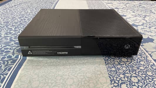 Xbox One 500GB - With Built in Games - Immaculate Condition