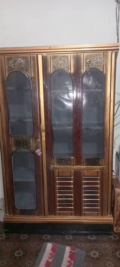 Iron shocase