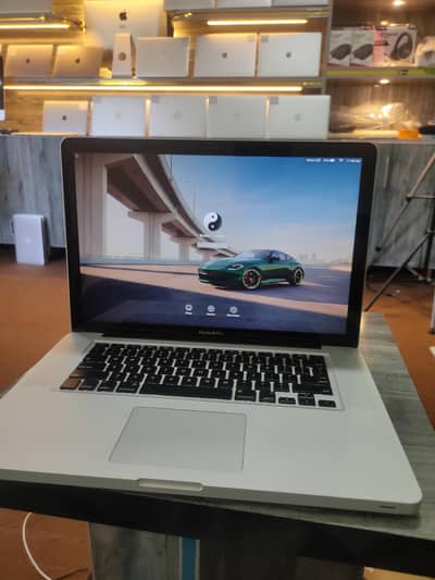 MacBook pro core i7 8gb ram 256 SSD 15inch 2012