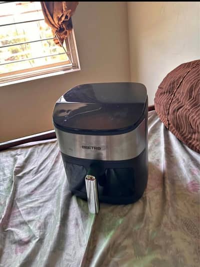 Beetro air fryer for urgent sale with warranty card and box