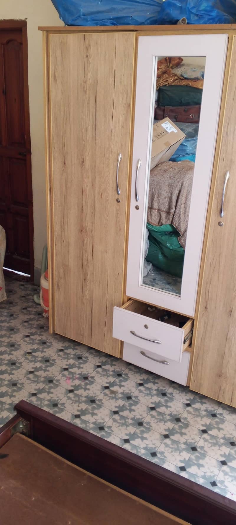 Wardrobe 0