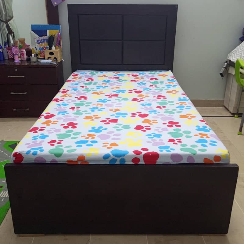 2 single bed without Matres 0