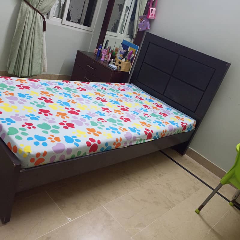 2 single bed without Matres 1