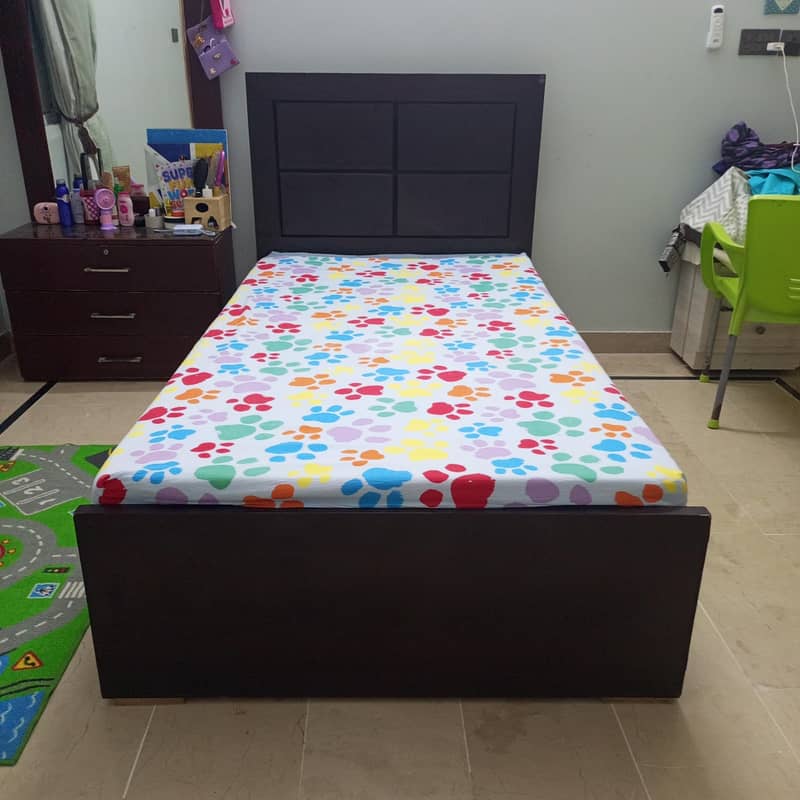 2 single bed without Matres 2