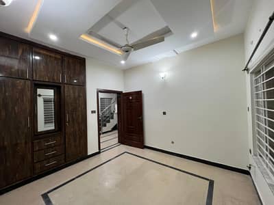 Size 35x70 Upper Portion For Rent in G-13