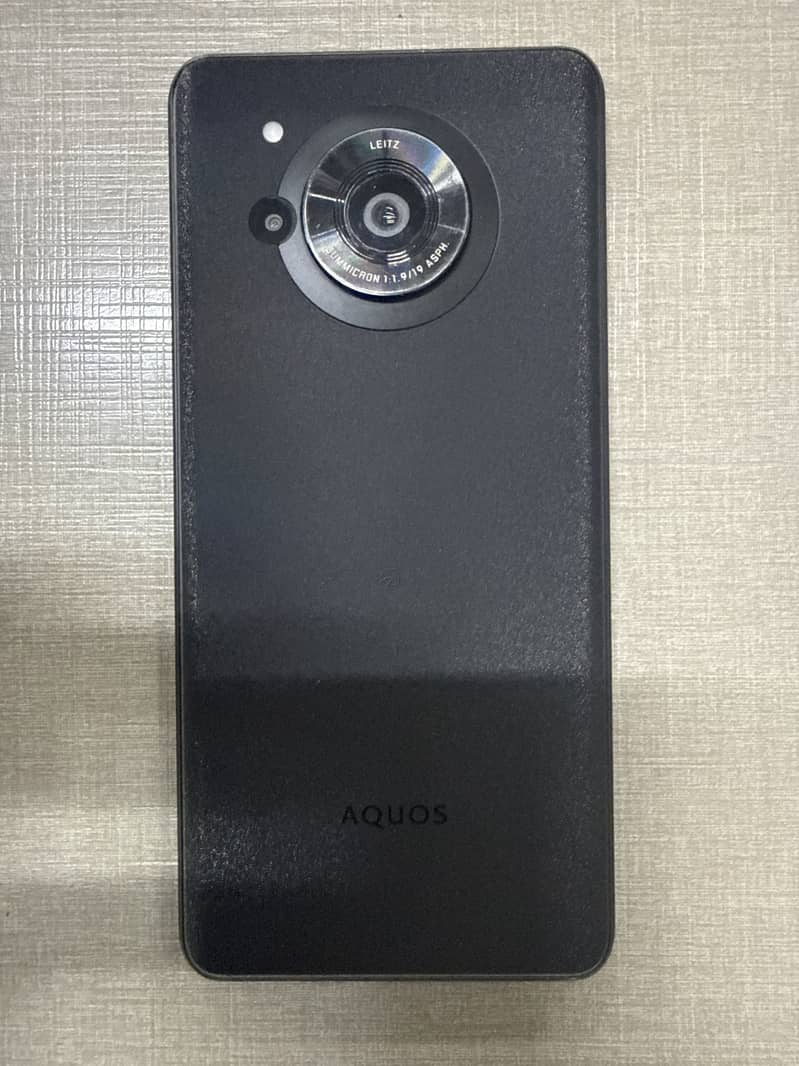 Sharp Aquos R7 1