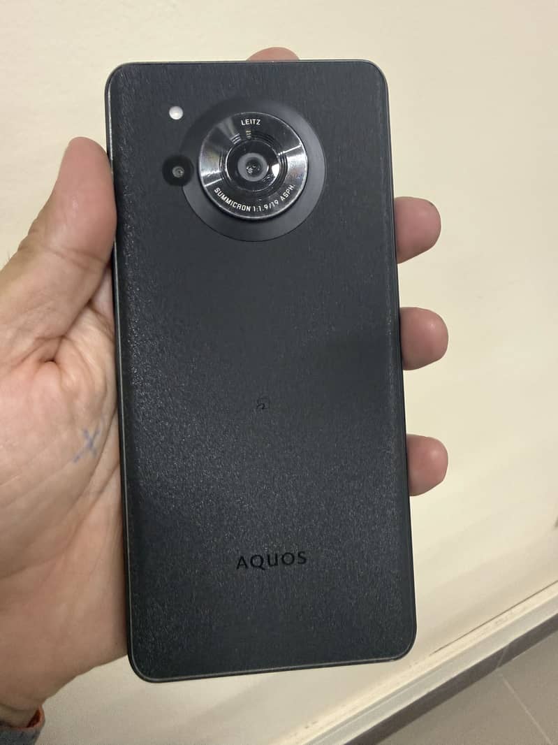 Sharp Aquos R7 6