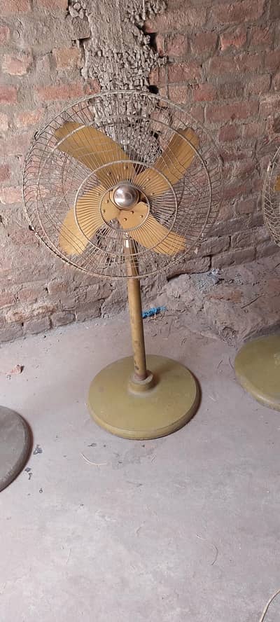 solar standing fan 3 nos