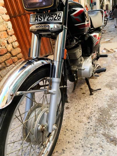 Honda 125 only 9600 km drive