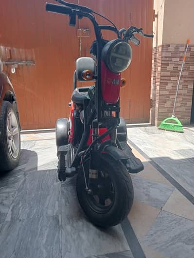 “Stylish Red Electric Scooter Bike – Excellent Condition”