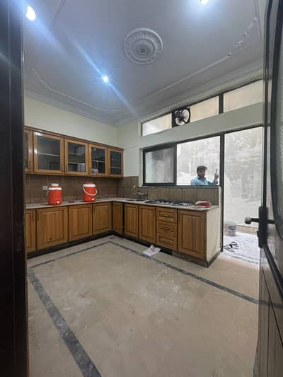 10 Marla Ground Portion Available For Rent