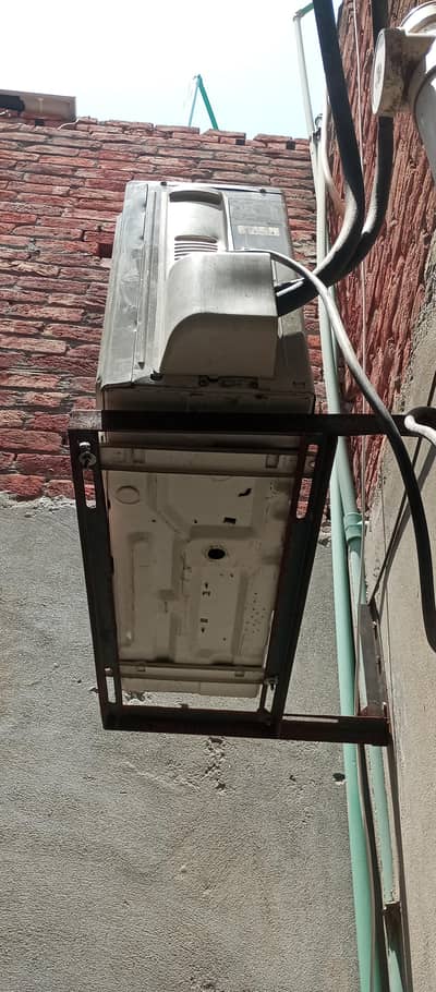 Green inverter 1 ton for sale 75000 running condition