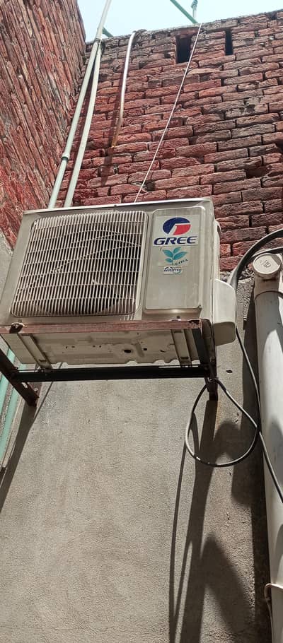 Green inverter 1 ton for sale 75000 running condition