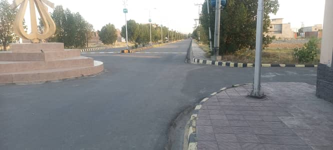 10 marla plot availble at block D