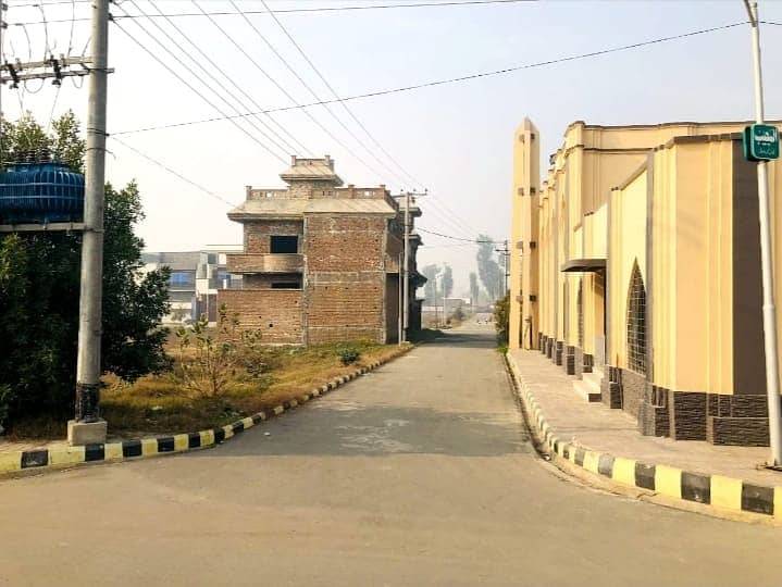 10 marla plot availble at block D 7