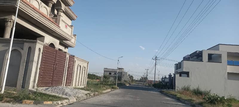 10 marla plot availble at block D 13