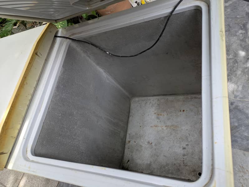 waves 2door deep freezer 4