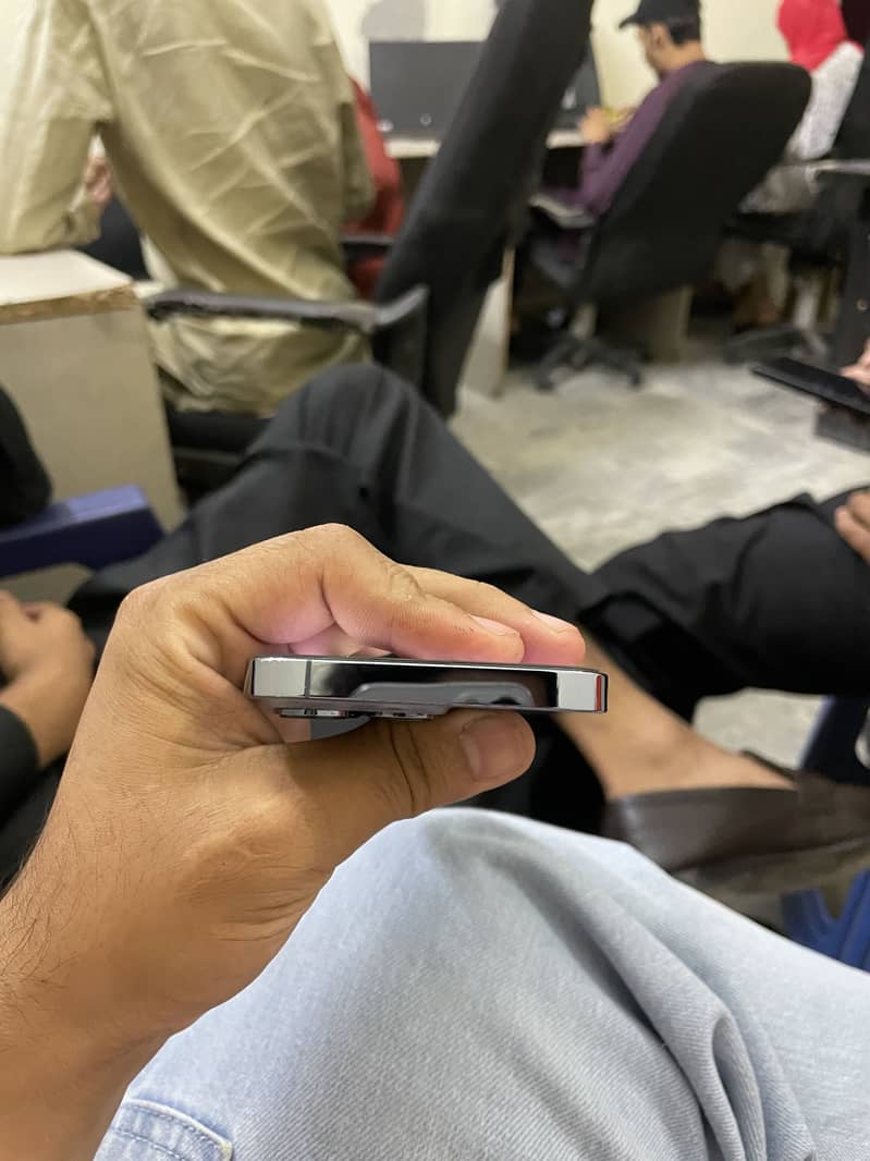 iphone 13pro jv 1
