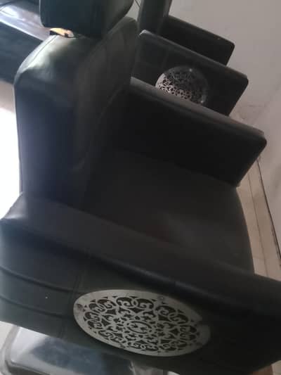 trained beautician staff required/ untrained