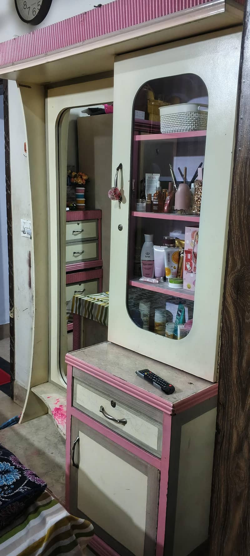 Double bed with side table and dressing 2