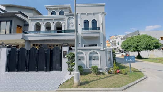 Dc Colony 10 Marla Corner Decent House For Sale