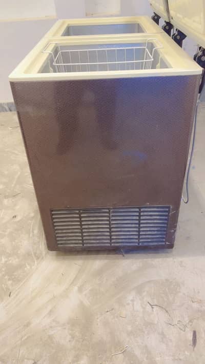 PEl double door freezer in good condition