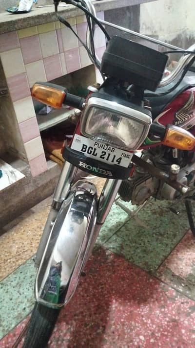 urgent sale 2022 model Honda CD 70 good condition color Red