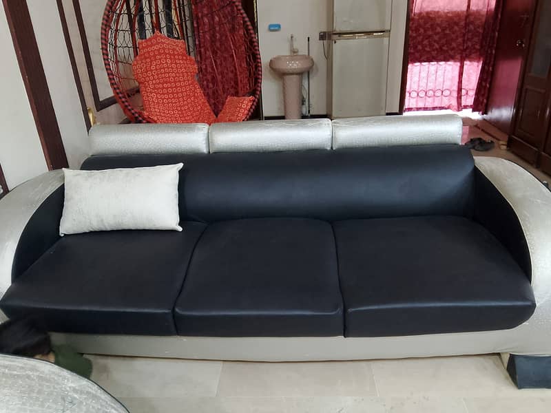 Sofa Set and Table 0